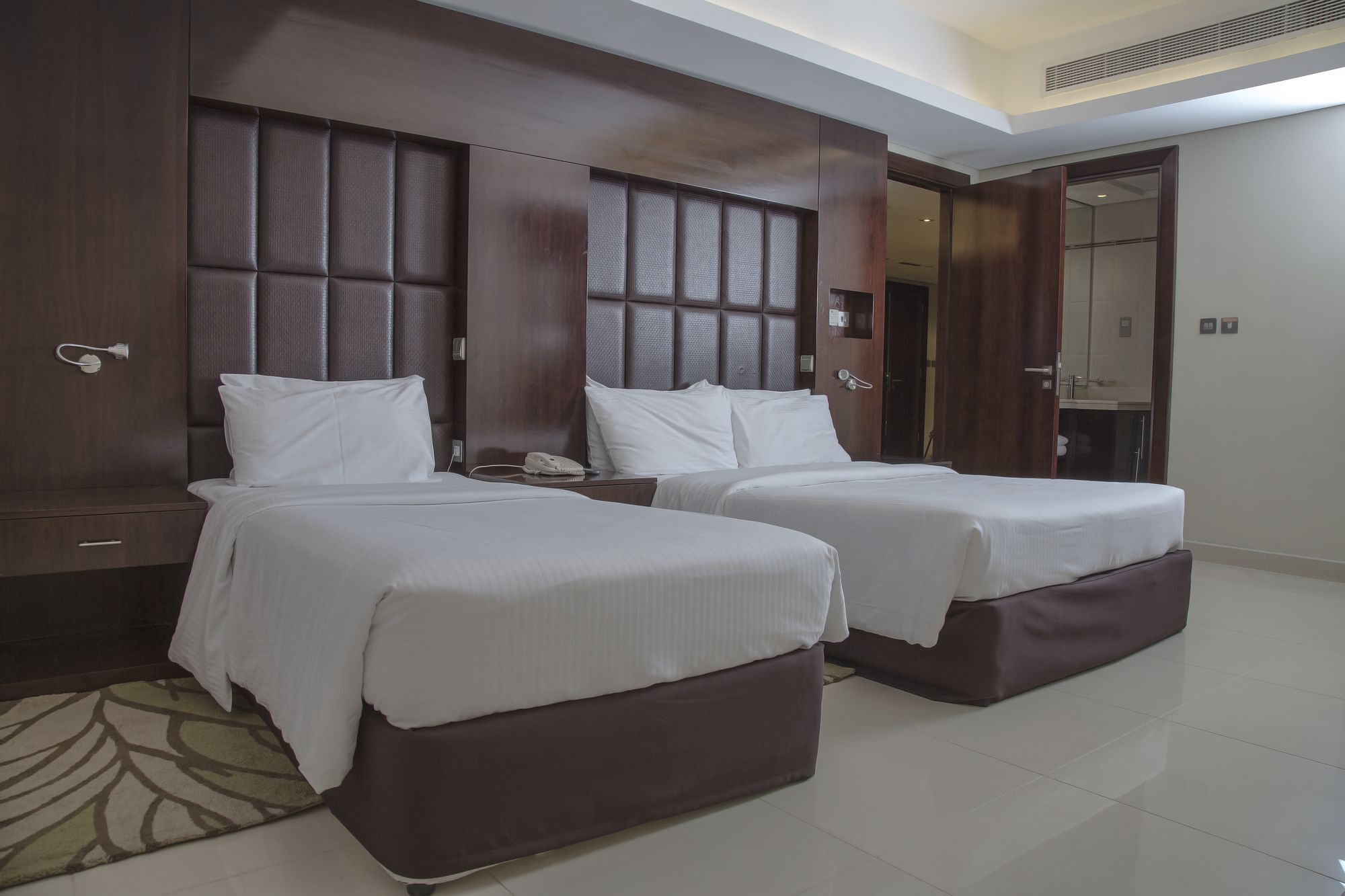 Staybridge Suites Dubai Internet City Exterior photo